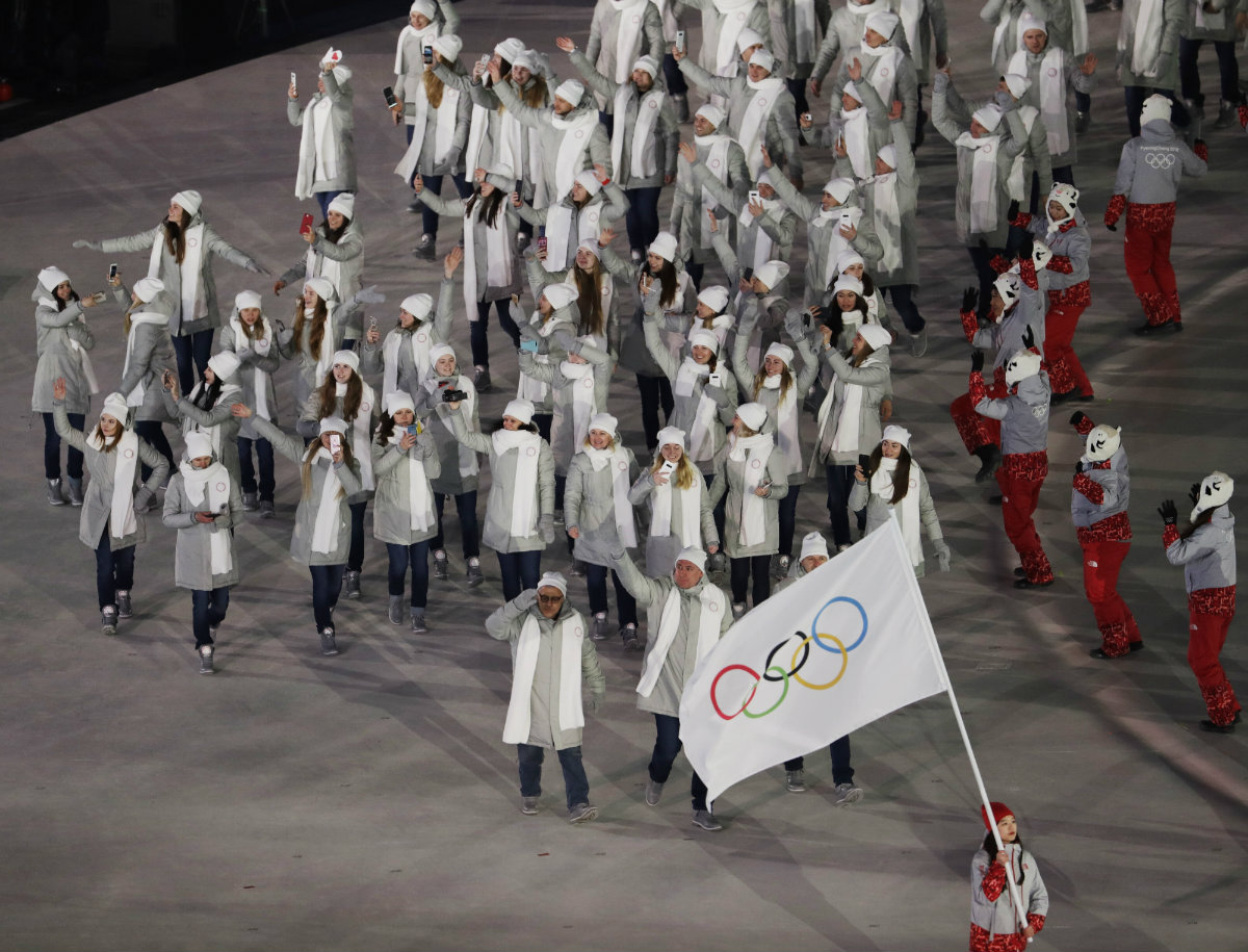 Los atletas olímpicos de Rusia ya desfilan bajo la bandera del COI