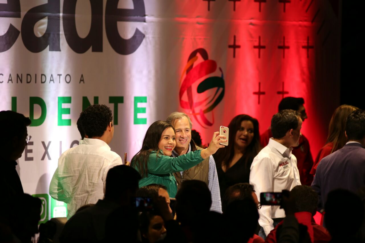 Meade se reunió con la Red de Jóvenes de México.