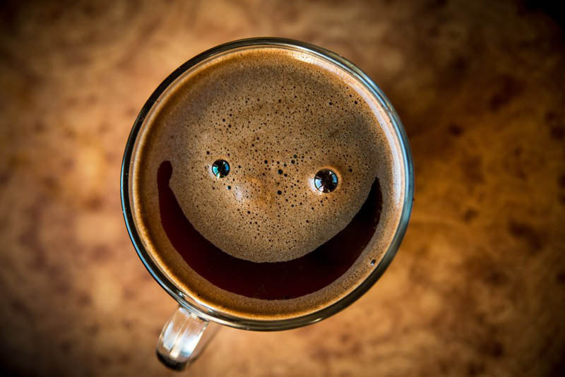 ¿Una perturbadora cara sonriente o un simple café?