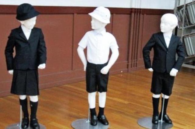 "El uniforme busca armonizarse con el entorno de la escuela", dice el director 