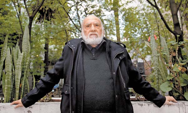 Formó parte del grupo La espiga amotinada, al lado de Jaime Labastida y los ya fallecidos Eraclio Zepeda, Jaime Augusto Shelley y Juan Bañuelos.