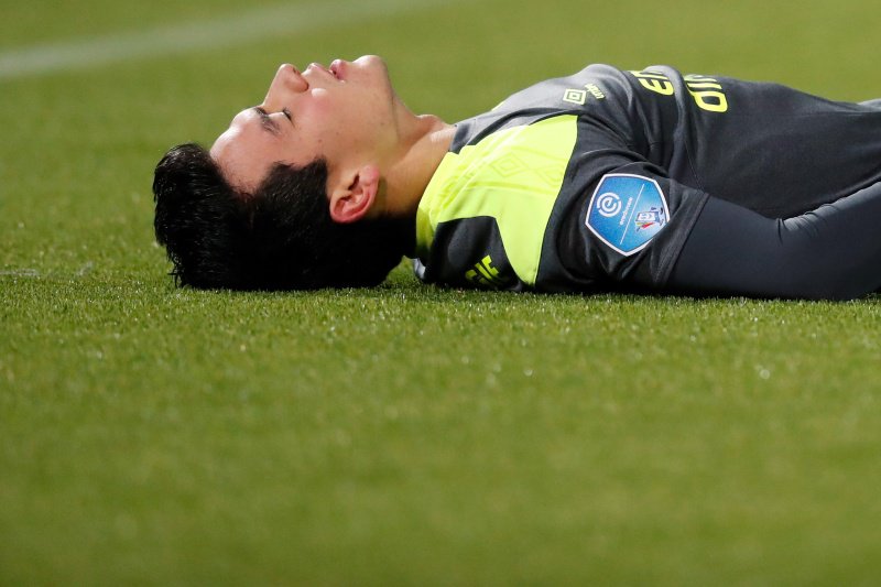 Hirving Lozano sufrió una lesión en el partido contra el Sparta Rotterdam