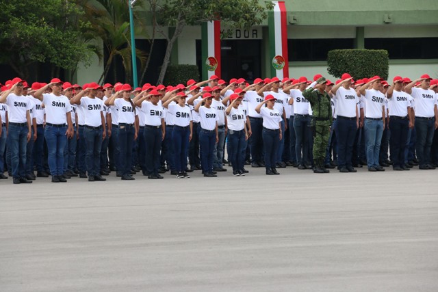 Jóvenes realizan su Servicio Militar Nacional.