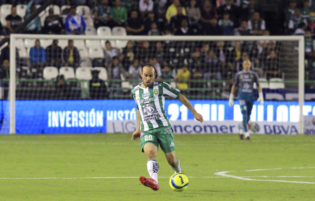 Landon Donovan ya vio minutos con León
