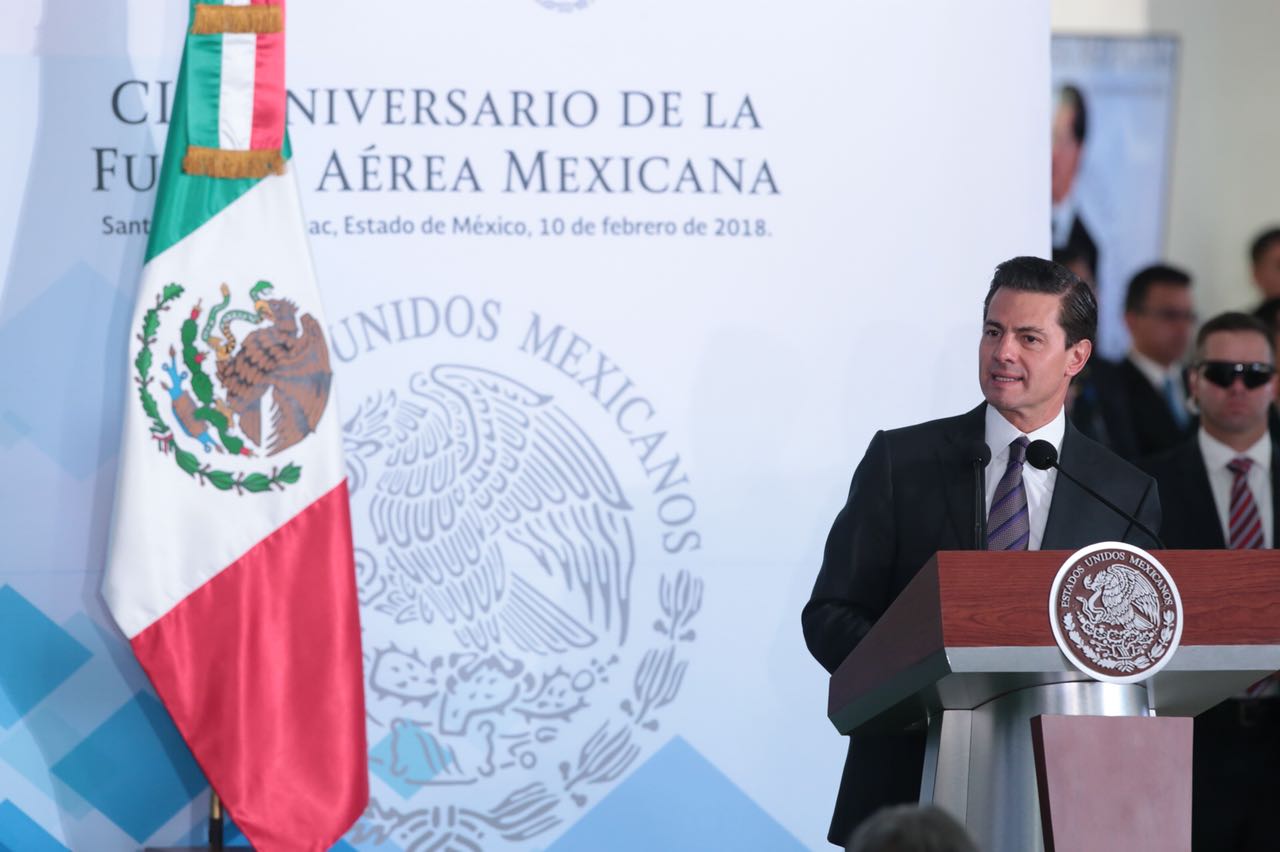 Peña Nieto encabezó la ceremonia por el 103 Aniversario de la Fuerza Aérea Mexicana.