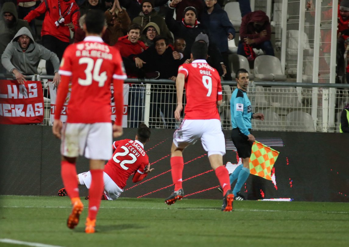 Raúl Jiménez disputó 27 minutos en la victoria del Benfica