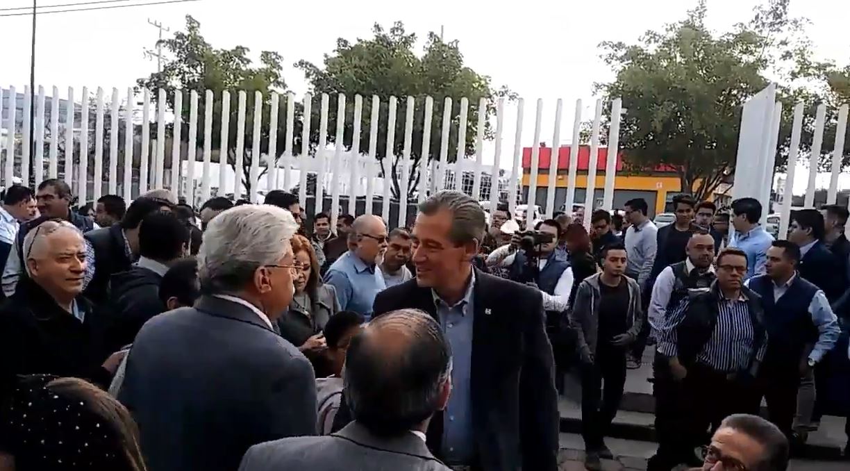Llegga López Santillana a su registro