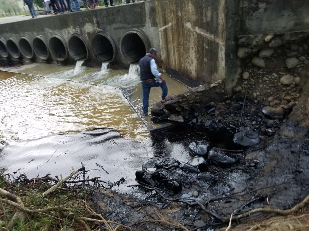 Hasta el momento PEMEX no ha logrado retirar el combustible que se vertió por una falla en el pozo Humapa 4039 de la Batería Humapa 2.