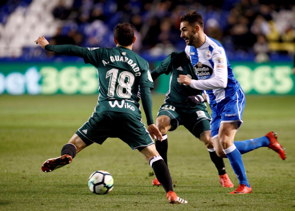 Andrés Guardado jugó y salió de cambio