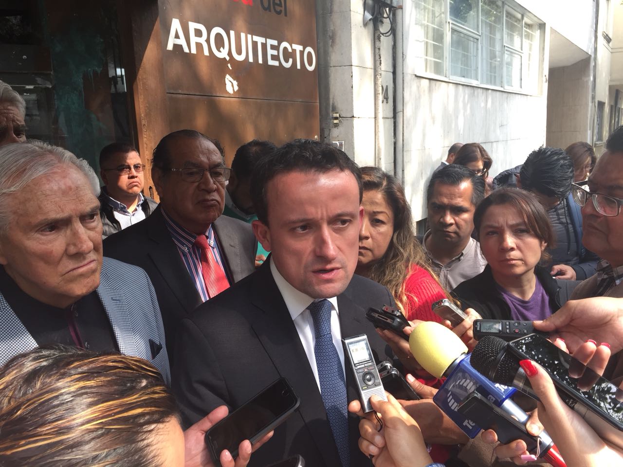 Arriola dijo que su planteamiento de hacer una consulta pública es escuchar a la sociedad.
