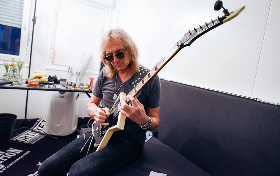 Glenn Tipton, el legendario guitarrista de Judas Priest, no será parte de la gira de la banda debido a que padece mal de Parkinson.