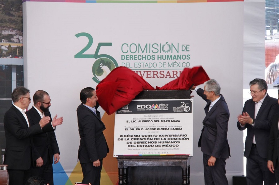 El mandatario mexiquense y el titular de la Codhem durante el evento oficial. 
