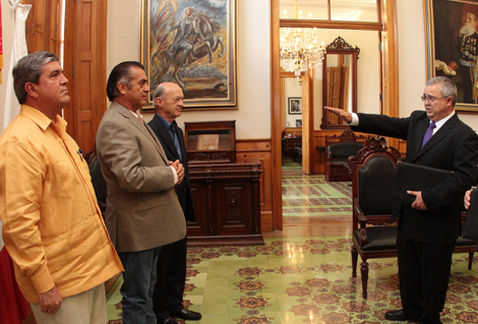 Enrique Torres Elizondo pidió una licencia de seis meses para separarse del cargo.