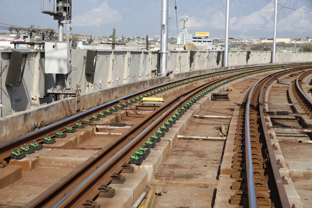 Por un monto de 50 millones de pesos serán instalados los sujetadores de la vía de la línea 3 del Metro.