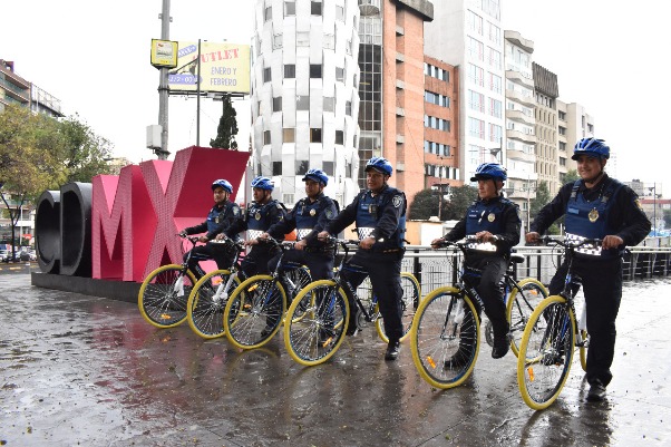 En dos turnos, 13 policías harán recorridos en el parque lineal Ecoducto.