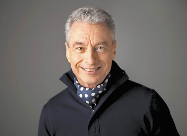 Además de cantante y actor, César Costa ha sido conductor de televisión, productor, empresario y precursor de la profesionalización en el negocio del 