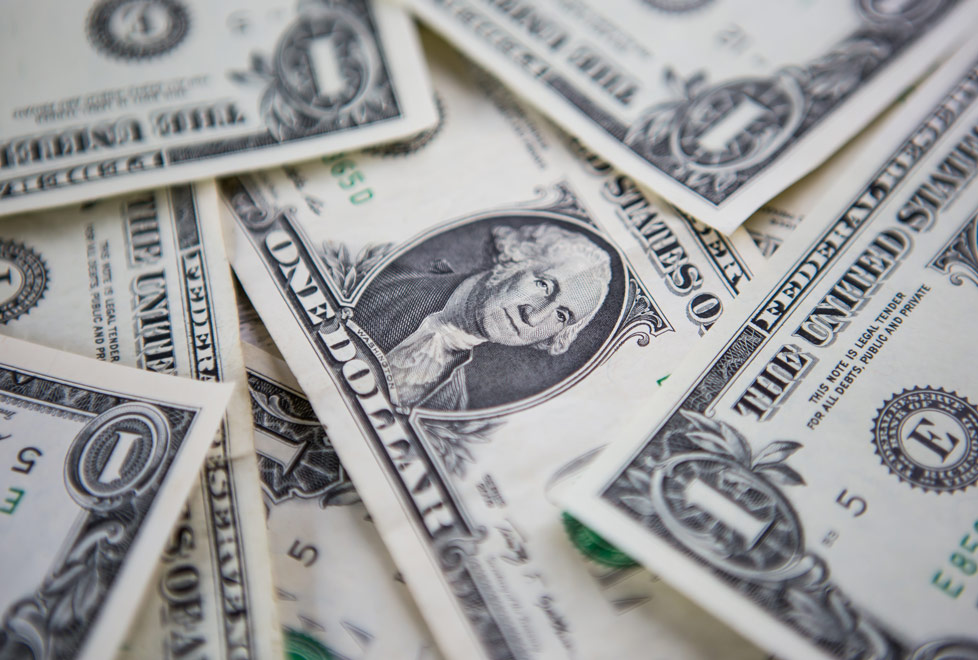 Aunque no lo creas, el Oscar vale sólo un dólar. Desde 1950, todos los ganadores del premio deben firmar un acuerdo que les prohíbe vender la pieza si