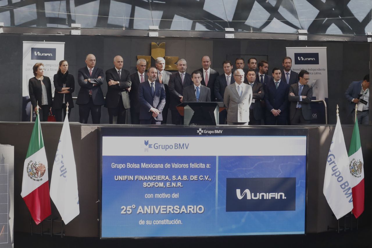 Celebración del 25 aniversario de Unifin en la Bolsa Mexicana de Valores.