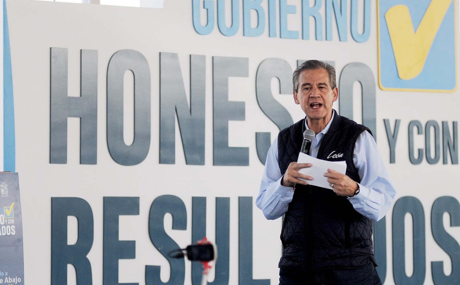 López Santillana dijo a los jóvenes que se han convertido en víctima de los grupos criminales 