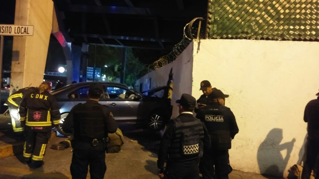 Los  dos hombres que viajaban en el automóvil no resultaron lesionados.