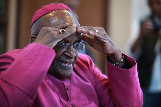 El ex obispo sudafricano Desmond Tutu, Premio Nobel de la Paz 1984.