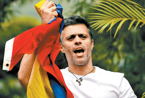El líder opositor cumple un arresto domiciliario en Caracas. 