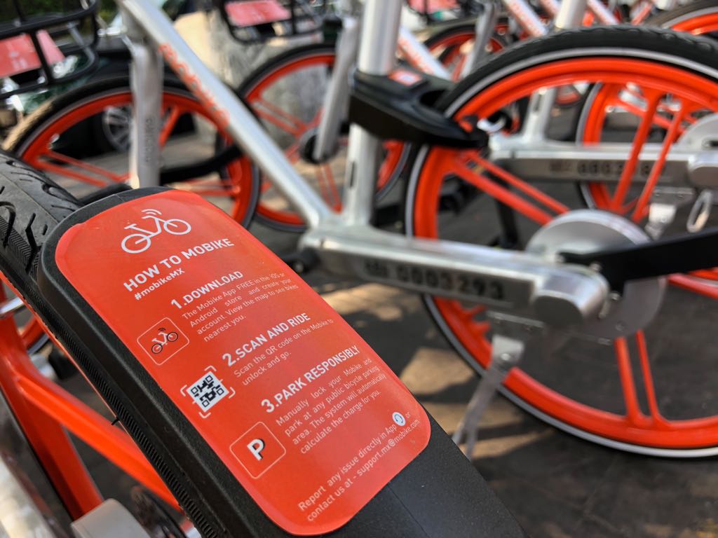 A diferencia de Ecobici, Mobike ofrece a los ciudadanos de una opción de transporte para traslados cortos, sin la necesidad de buscar un estacionamien