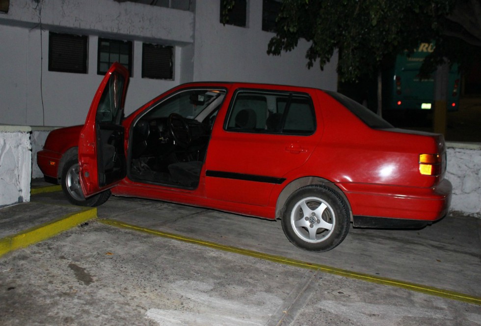 El automóvil fue localizado en la colonia Santa Cecilia.