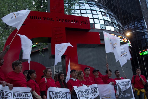 Familiares de los 65 mineros dijeron que el antimonumento es a favor de la vida y de que el suceso de Pasta de Conchos no se repita.