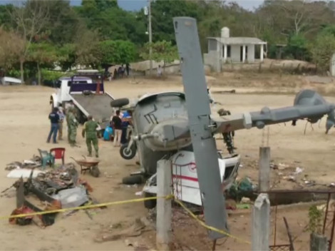 Inicia el retiro de escombros por desplome de helicóptero en Jamiltepec.