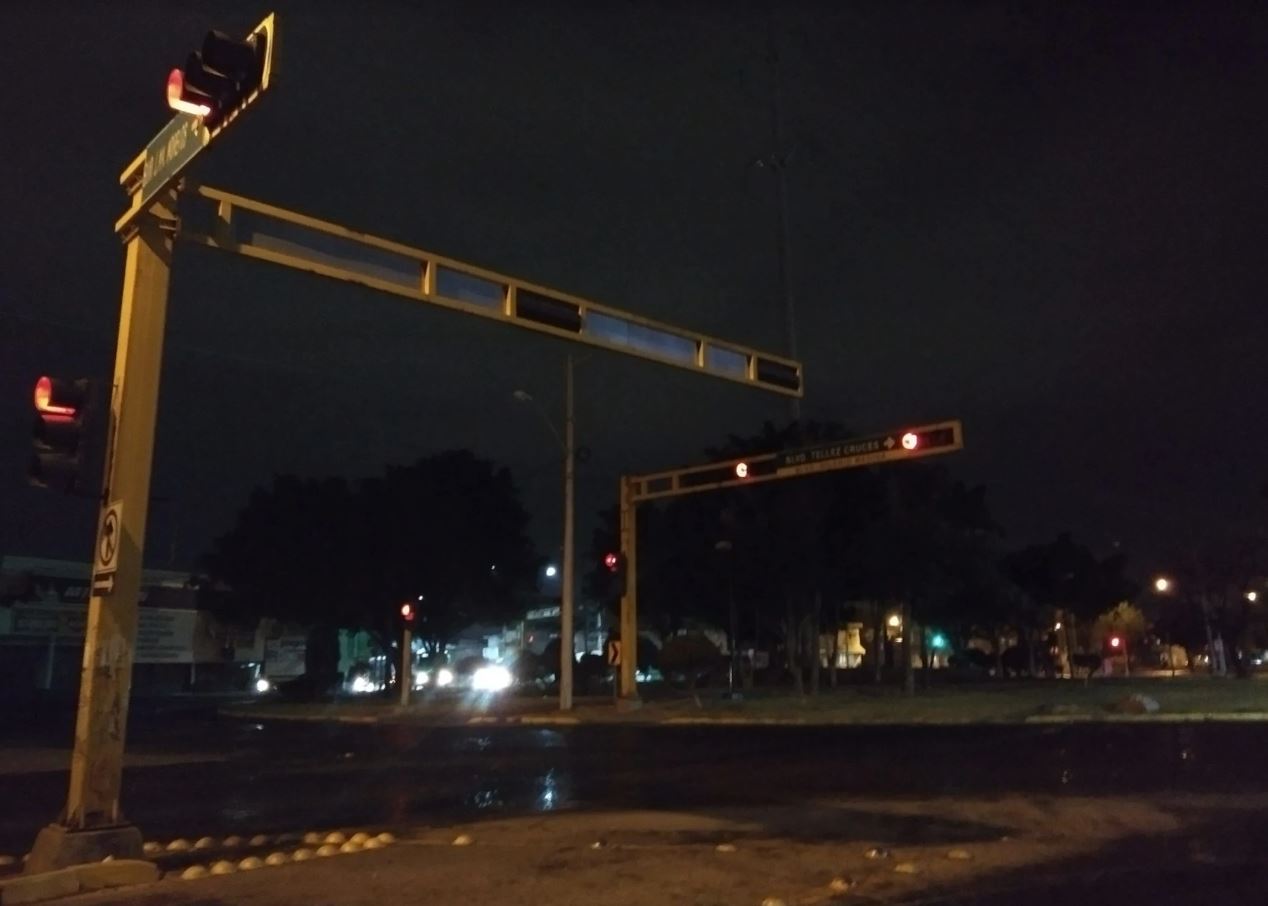 Luminarias sin funcionar en varios puntos de la ciudad