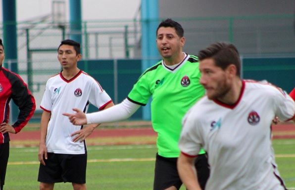 Enrique Vela dejó de ser técnico de Pioneros 
