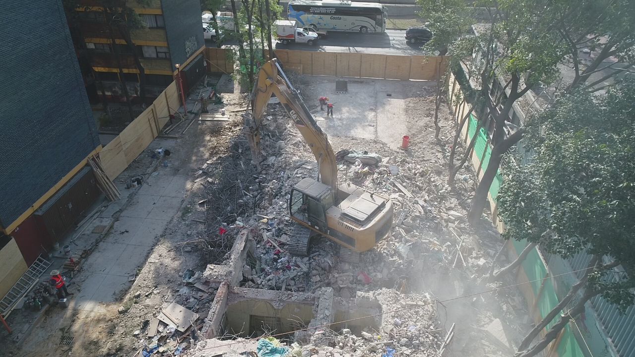El inmueble dañado por el sismo del 19 de septiembre de 2017 fue demolido en siete días quedando reducido a la planta baja y a tres losas colapsadas.