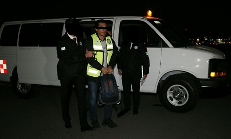 Javier Nava Soria, contador de Javier Duarte, fue detenido por elementos de la PGR a su llegada a México.