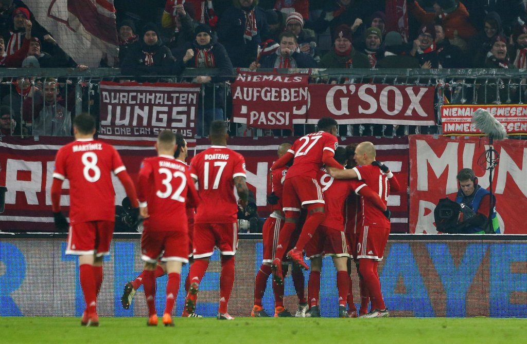 Jugadores de Bayern en festejo de gol 