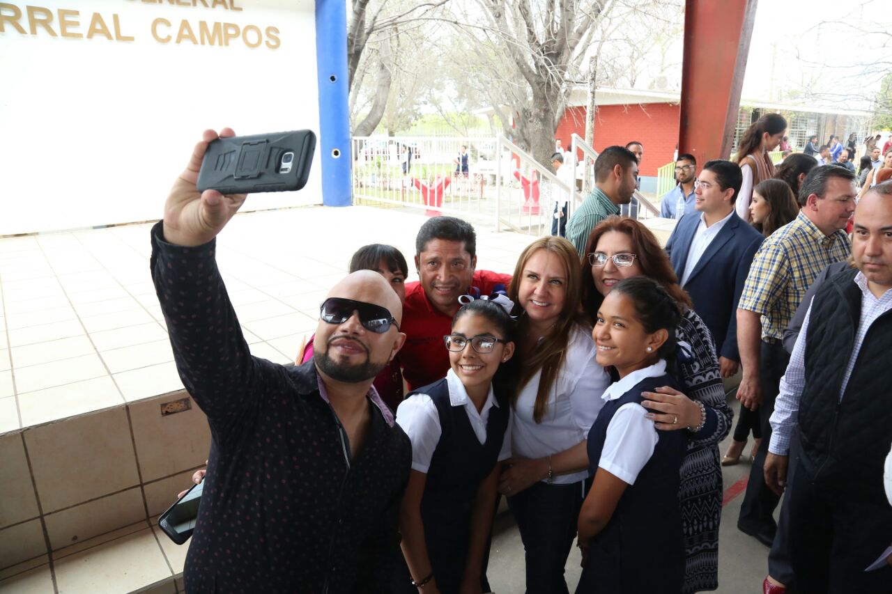 Gira por la Región Carbonífera de la presidenta honoraria del DIF Coahuila. 
