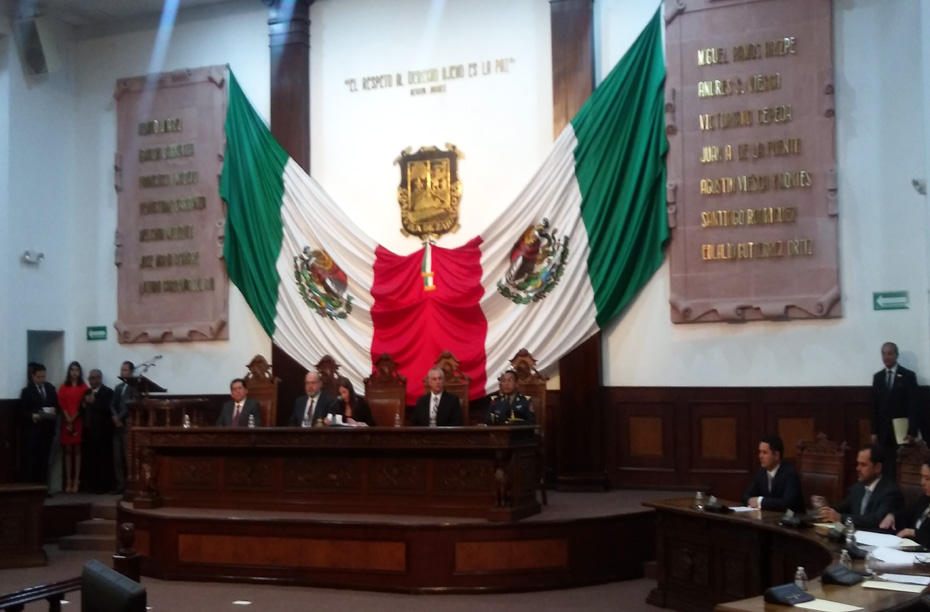 El legislador panista presentó un documento para tocar el tema de empresas fantasma.