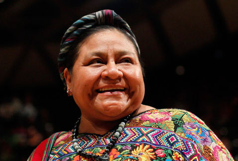 Rigoberta Menchú es defensora de los derechos humanos y embajadora de la buena voluntad de la UNESCO.