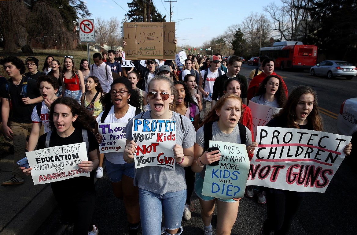 Los sobrevivientes de la secundaria Marjory Stoneman Douglas de Parkland, Florida, alzan la voz para exigir un mayor control sobre la venta de armas e