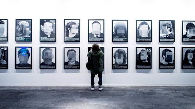 El artista denunció en redes sociales el acto de censura en contra de de su obra en la feria de arte.