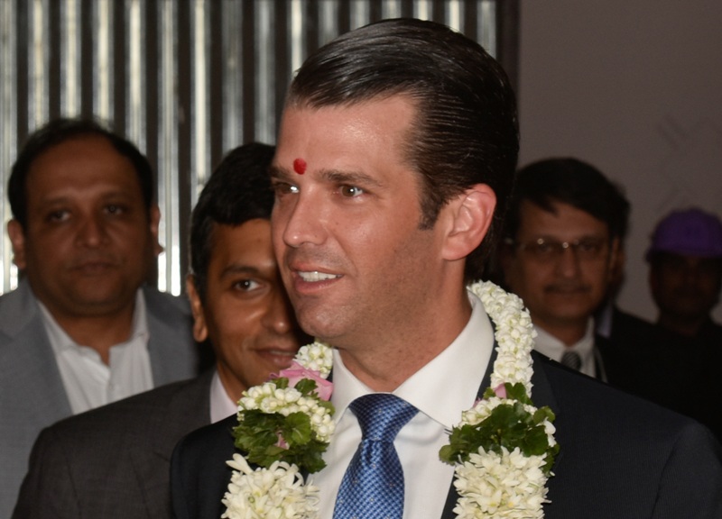 Donald Trump Jr, hijo mayor del presidente de EU, asiste a un evento en la Trump Tower de Mumbai, India.