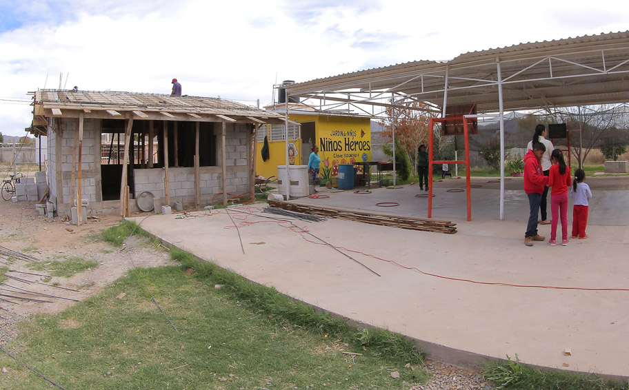 La directora comentó que la construcción comenzó por donaciones.