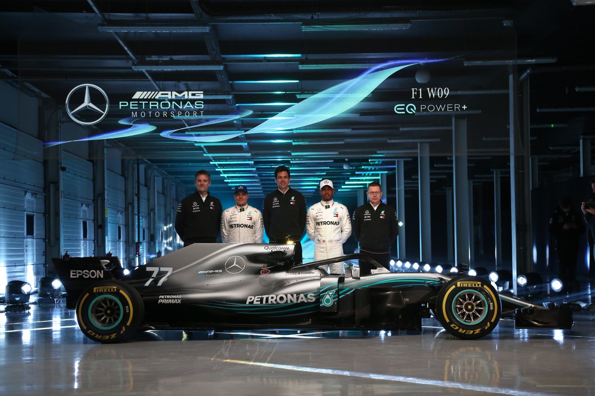 Mercedes presentó su nuevo W09 
