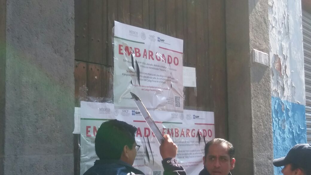 Personal de la fábrica tanto de confianza como sindicalizado fue desalojado por la mañana.