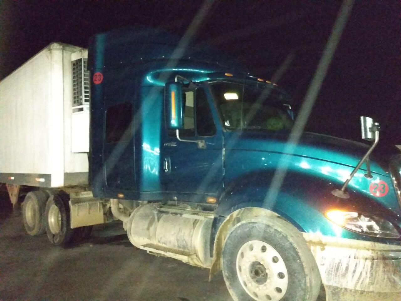 Los operativos coordinados entre la elementos de la PGJE, y Sedena ubicó al tráiler que se encontraba en abandono.