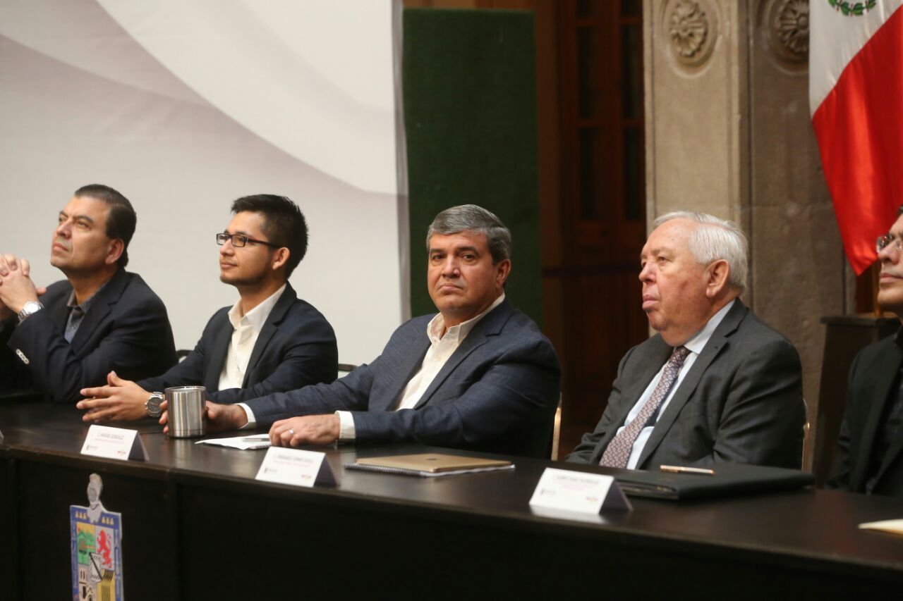 Durante la toma de protesta del Consejo Ciudadano Joven en Palacio de Gobierno, el mandatario interino anunció que abordarán el tema con los legislado