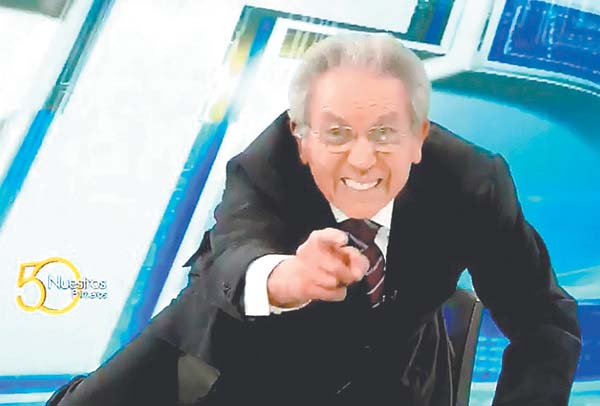 El arquitecto Héctor Benavides, el periodista que ha sido pieza clave en la televisora.