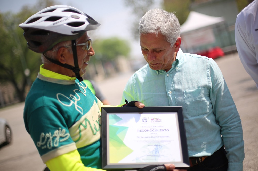 El ciclista Gerardo Álvarez Medellín llevó a cabo su recorrido cuando tenía solo 25 años de edad.