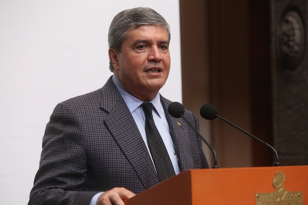 El gobernador interino, Manuel González.