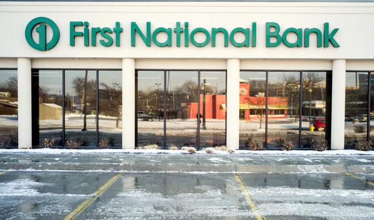 Una de las primeras empresas en cancelar los decuentos para miembros de la NRA fue el Fist National Bank of Omaha.